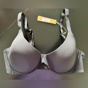 NWT SKIMS TSHIRT BRA IN ONYX